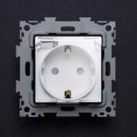 Розетка CGSS 1-я с з/к крышка белая IP44 GL-W160A-IP44-WCG