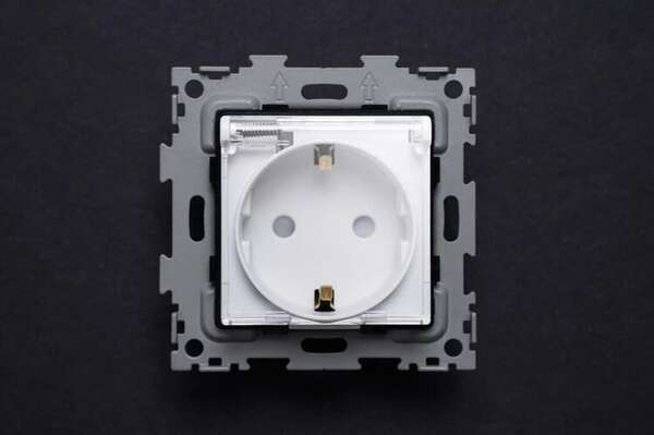 Розетка CGSS 1-я с з/к крышка белая IP44 GL-W160A-IP44-WCG Розетка CGSS 1-я с з/к крышка белая IP44 GL-W160A-IP44-WCG